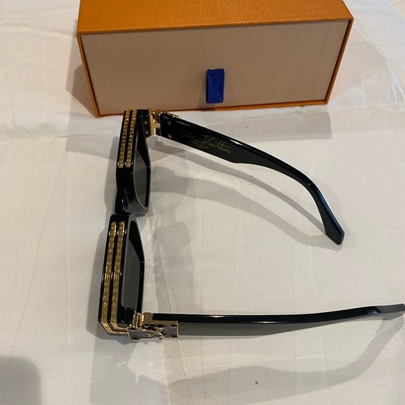 1.1 MILLIONAIRES SUNGLASSES - Picture 5 of 7